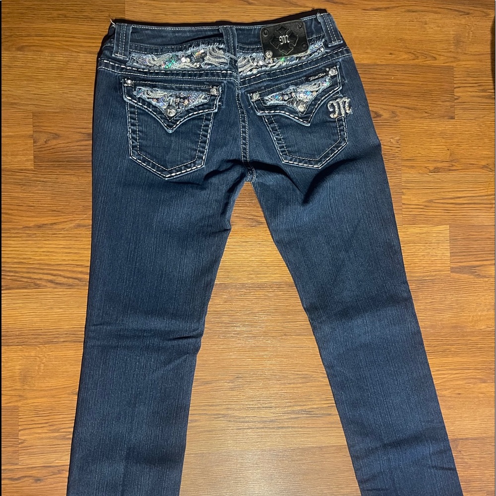 Miss Me cropped skinny. Missing 3 buttons on tag.